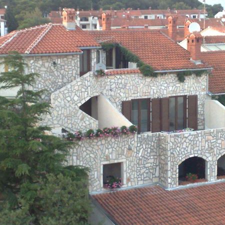 Collins Apartments Pula Exterior photo